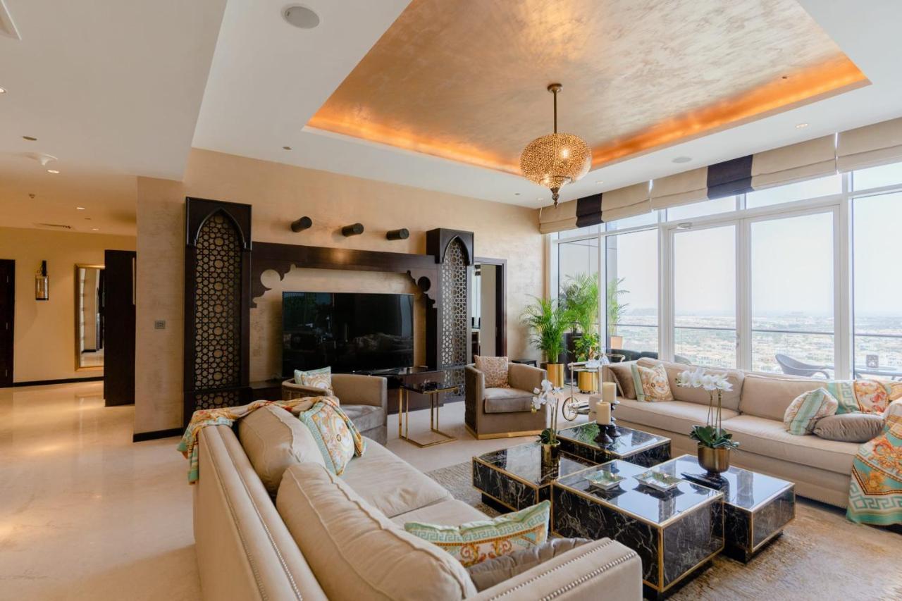 Exclusive Luxury 4 Bedroom Palm Penthouse Apartment *
